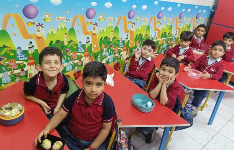 روز جهانی تخم‌مرغ و جایزه گرفتن تخم‌مرغ شانسی