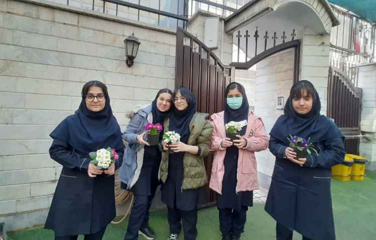 روز درخت کاری در متوسطه دخترانه دوره اول علوی