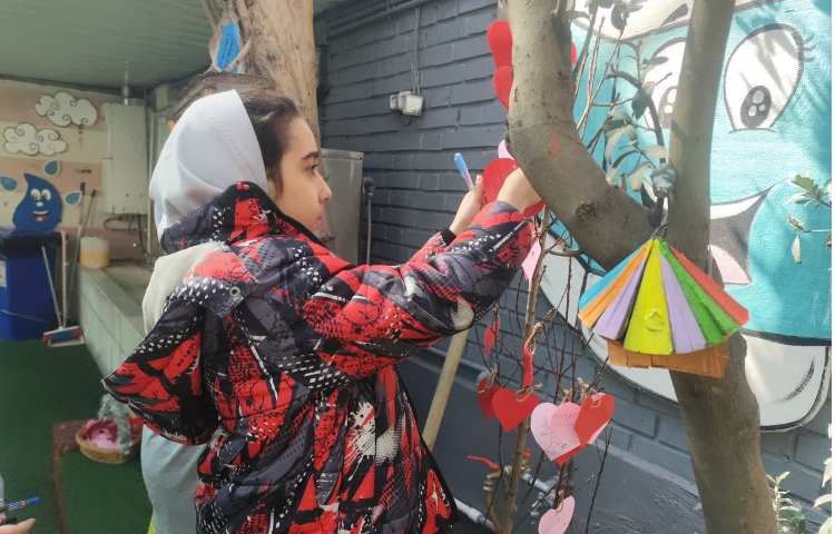 روز درخت کاری وکاشت نهالی کوچک با نام درخت آرزوها 10