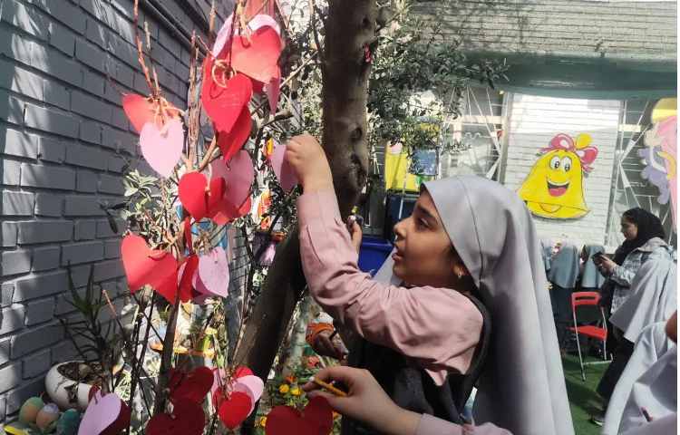 روز درخت کاری وکاشت نهالی کوچک با نام درخت آرزوها 11