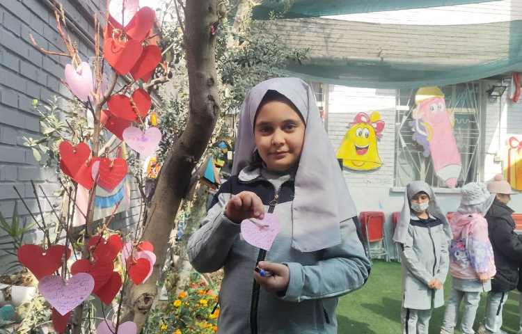 روز درخت کاری وکاشت نهالی کوچک با نام درخت آرزوها 12