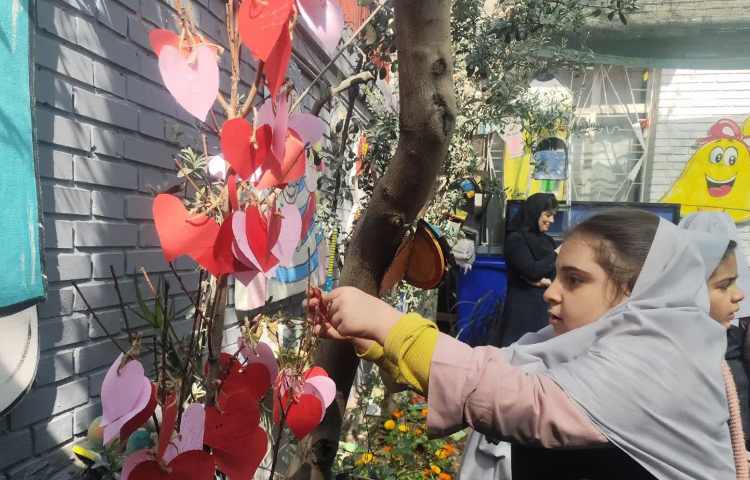 روز درخت کاری وکاشت نهالی کوچک با نام درخت آرزوها 15