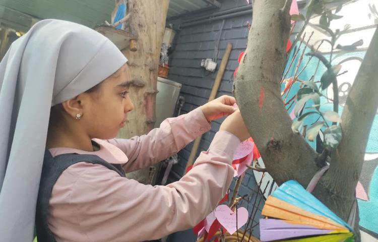 روز درخت کاری وکاشت نهالی کوچک با نام درخت آرزوها 16