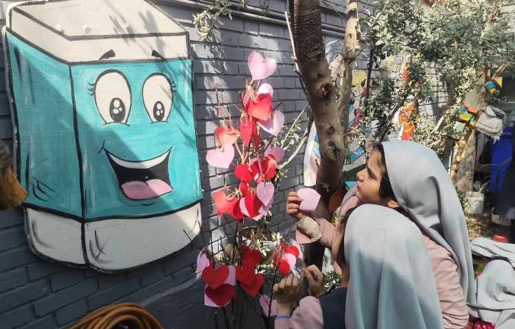 روز درخت کاری وکاشت نهالی کوچک با نام درخت آرزوها 17