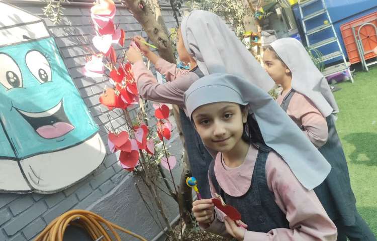 روز درخت کاری وکاشت نهالی کوچک با نام درخت آرزوها 22