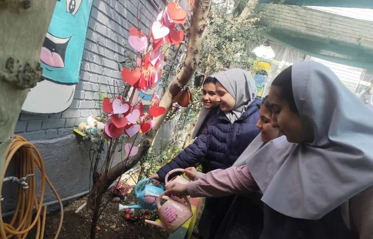 روز درخت کاری وکاشت نهالی کوچک با نام درخت آرزوها 25