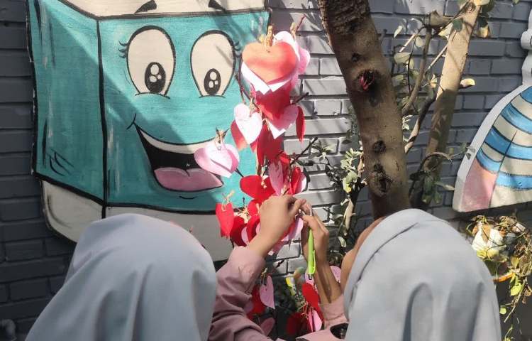 روز درخت کاری وکاشت نهالی کوچک با نام درخت آرزوها 26