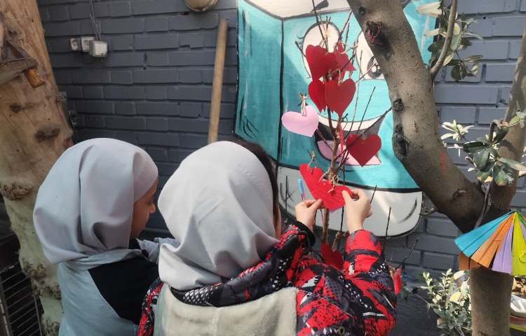 روز درخت کاری وکاشت نهالی کوچک با نام درخت آرزوها 5