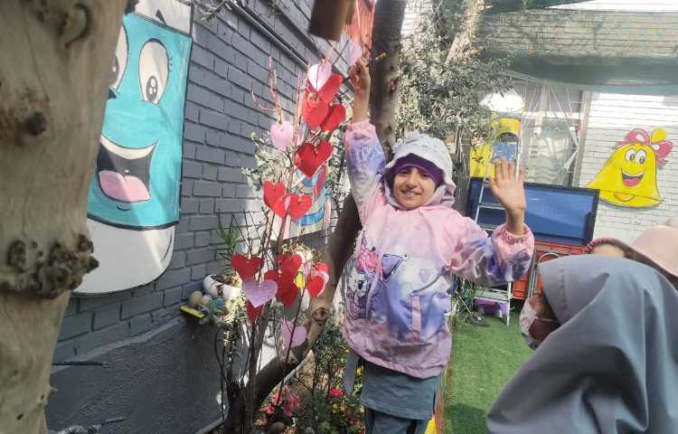 روز درخت کاری وکاشت نهالی کوچک با نام درخت آرزوها 8