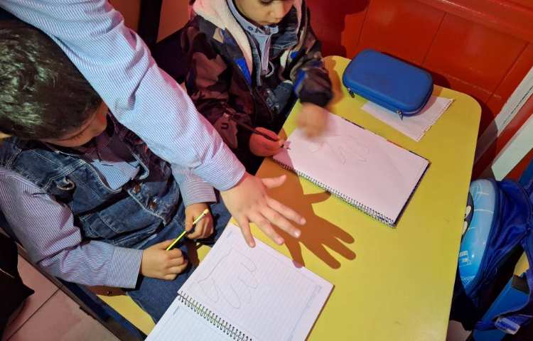 روز روشن کردن شمع سایه بازی با نور شمع 4