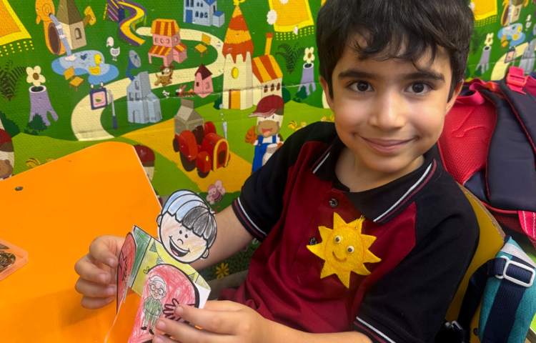 روز سالمند:درست کردن کاردستی 2