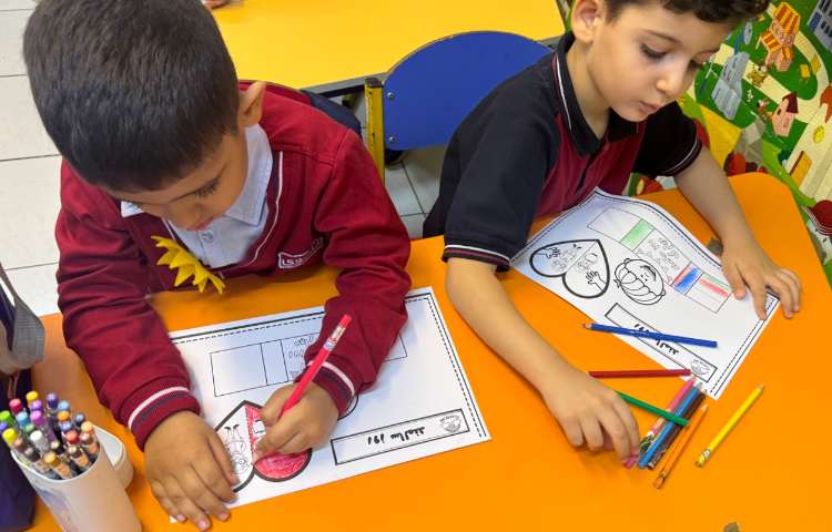 روز سالمند:درست کردن کاردستی