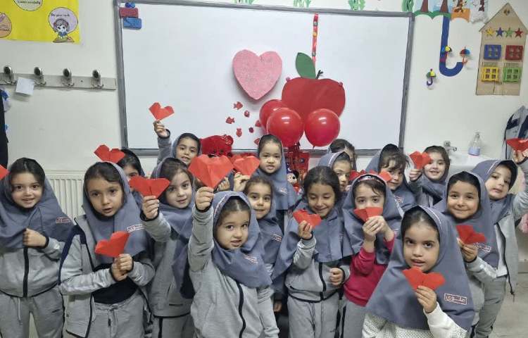 روز مهربانی،‌اوریگامی و رنگ ماه(قرمز)