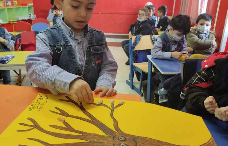 روز پسته :کاردستی گروهی درخت پسته ای