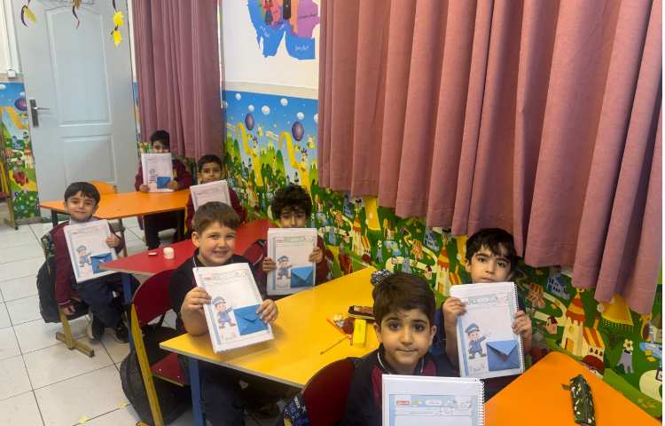 روز پست:کشیدن نقاشی و درست کردن پاکت نامه