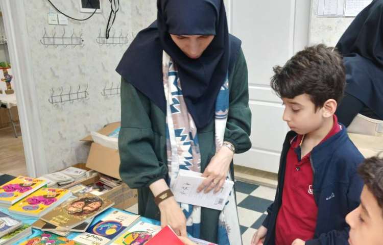 روز کتاب و کتابخوانی و کتابدار گرامی باد 12