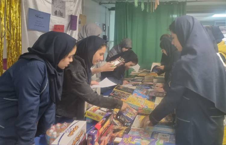 روز کتاب و کتابخوانی گرامی باد.