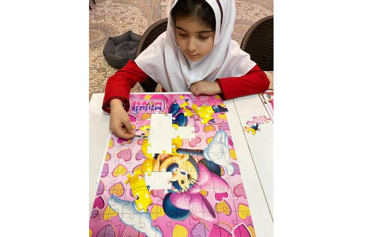 رونیا عبداللهی ساخت پازل روز جهانی پازل