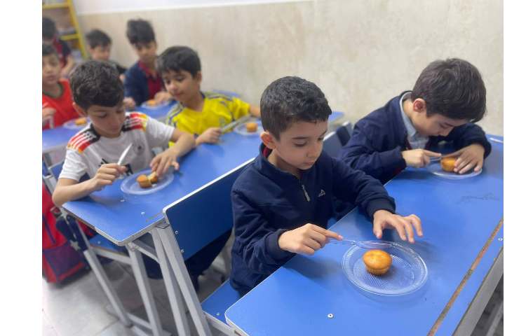 ریاضی،آشنایی با مفهوم کسر و‌تقسیم کردن به طور مساوی،کلاس2/2 خانم کوچک18/1 2