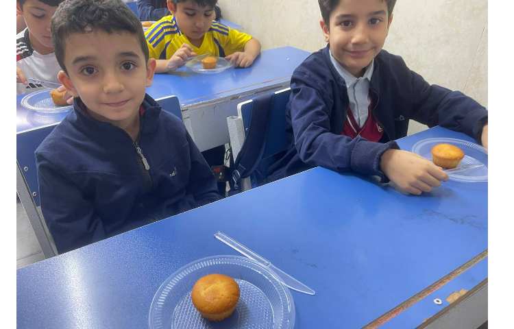 ریاضی،آشنایی با مفهوم کسر و‌تقسیم کردن به طور مساوی،کلاس2/2 خانم کوچک18/1 5