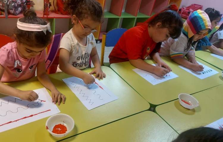 ریاضی:آموزش غیر مستقیم خطوط با گواش و گوش پاک کن 1