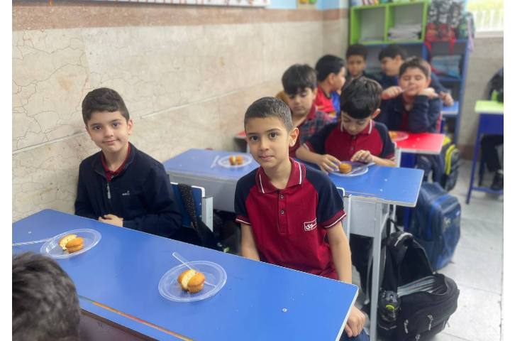 ریاضی،اشنایی با مفهوم کسر و‌تقسیم بندی به طور مساوی