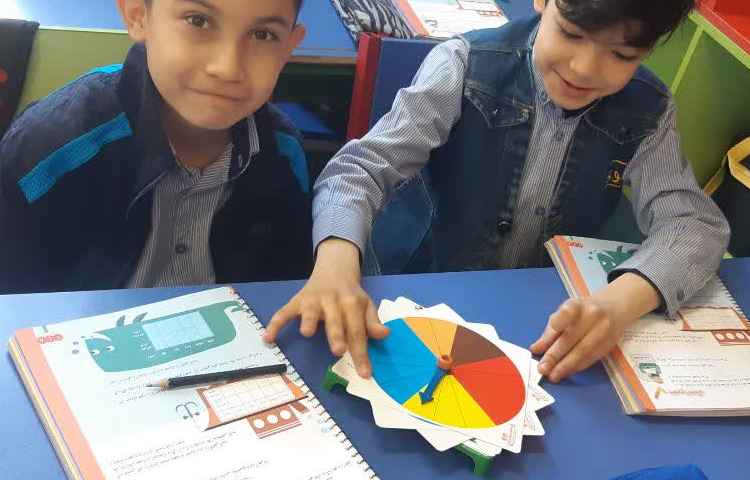 ریاضی(تدریس احتمال و کسر با ابزار آموزشی)