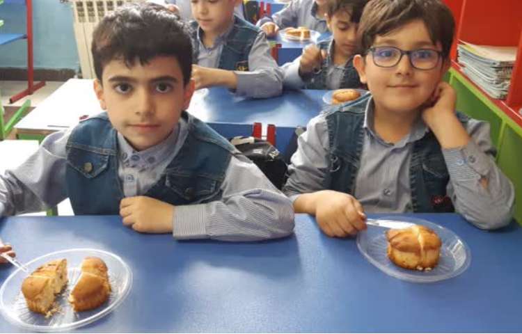 ریاضی(تدریس کسر با خوراکی کیک) 2