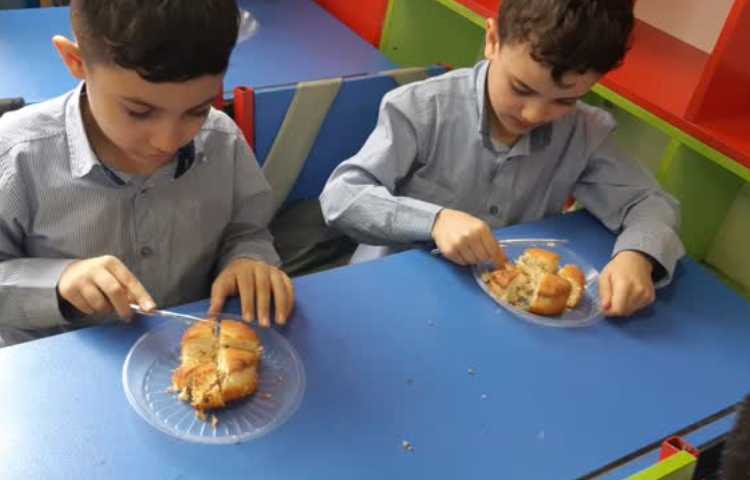 ریاضی(تدریس کسر با خوراکی کیک) 5