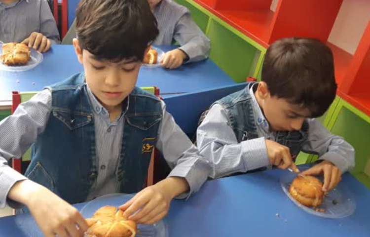 ریاضی(تدریس کسر با خوراکی کیک)