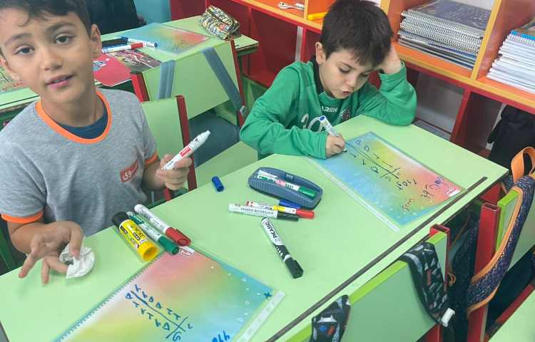 ریاضی،تمرین ساخت عدد های دورقمی با سه کارت و‌سه رقم