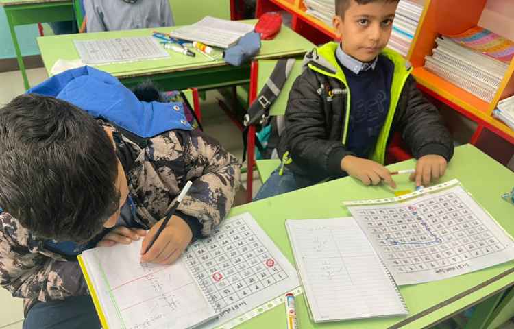 ریاضی،جمع و‌تفریق فرایندی با استفاده از جدول اعداد 4