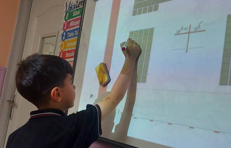 ریاضی:حل تمرین توسط دانش آموزان 2