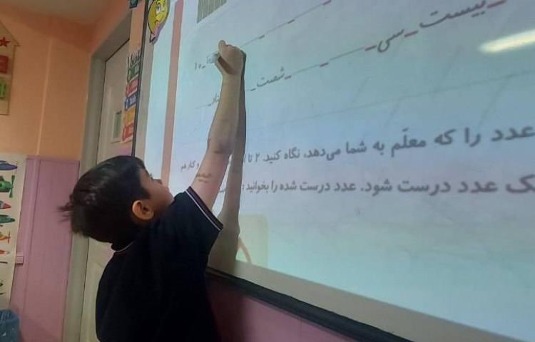 ریاضی:حل تمرین توسط دانش آموزان 4