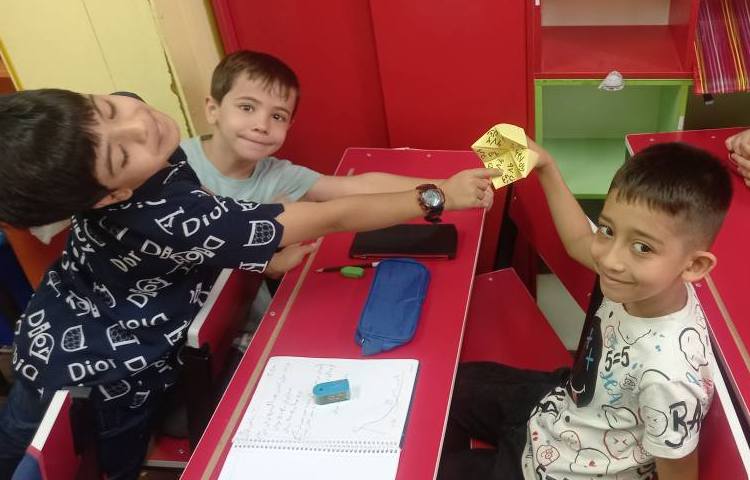 : ریاضیدان کوچک، تبدیل واحدهای ریال و تومان،بازی و دست ورزی همراه با نمکدان کاغذی 2