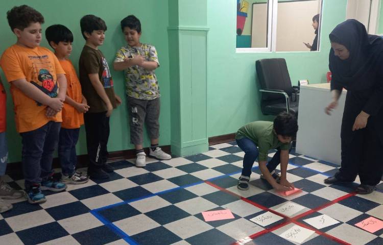 : ریاضیدان کوچک، مبحث تقارن تلفیق با فارسی و علوم 2