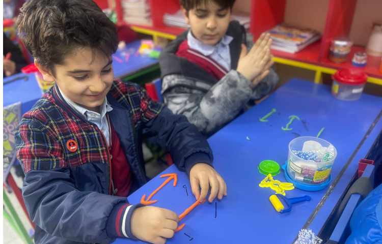 ریاضی،دست ورزی انواع خط ونامگذاری آن ها،کلاس3/2 خانم کوچک 1