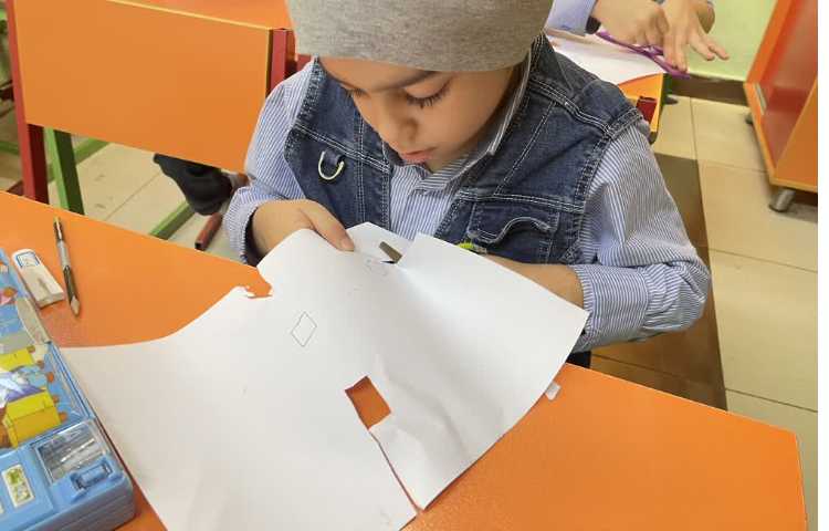 ریاضی(مهارت دست ورزی و اشنایی با لبه و‌گوشه) 2