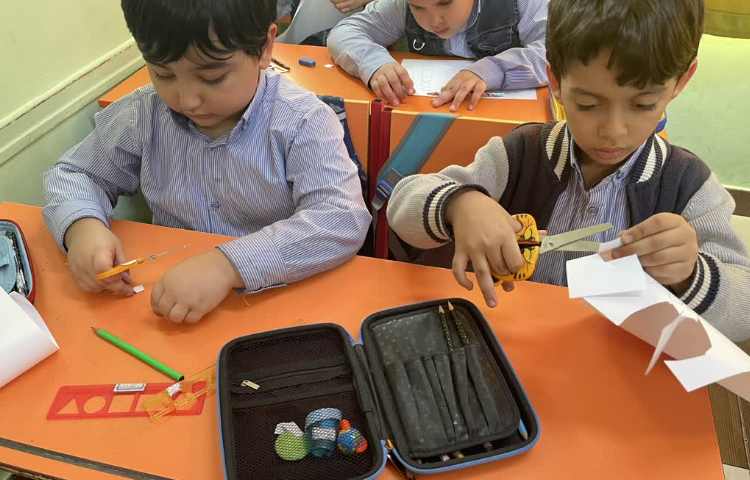 ریاضی(مهارت دست ورزی و اشنایی با لبه و‌گوشه) 4