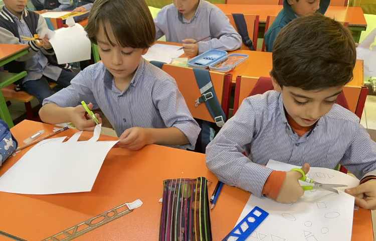 ریاضی(مهارت دست ورزی و اشنایی با لبه و‌گوشه) 6