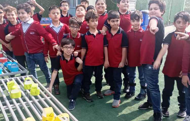 ریاضی،کلاس بدون دیوار در گروه های چهارخانه،بازی الگویابی، تلفیق با ورزش 1