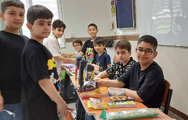 ریاضی آشنایی با پول و بازی خریدو فروش در کلاس