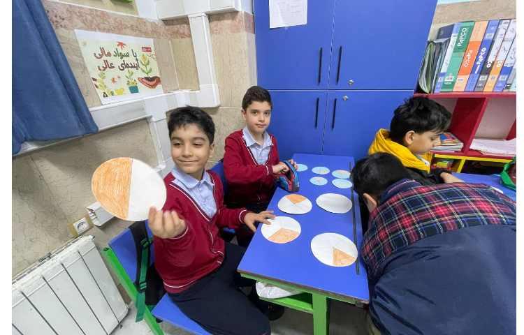 ریاضی ،آشنایی با کسر های مختلف،کلاس 3/2 خانم کوچک 3