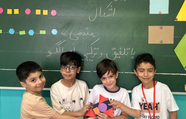 ریاضی ، آموزش اشکال هندسی و ساخت موشک در گروه های چهارخانه 1