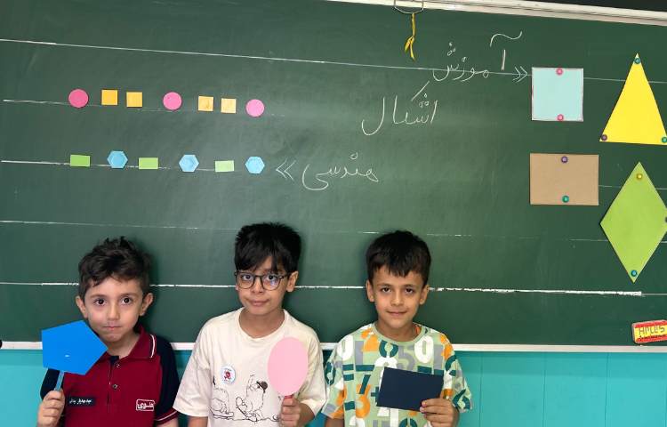 ریاضی ، آموزش اشکال هندسی و ساخت موشک در گروه های چهارخانه 2