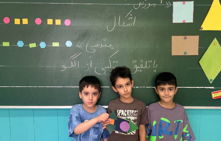 ریاضی ، آموزش اشکال هندسی و ساخت موشک در گروه های چهارخانه