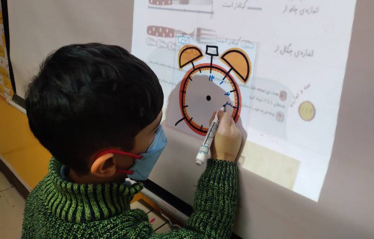 :ریاضی، آموزش اعداد 1 تا 12 روی ساعت 3