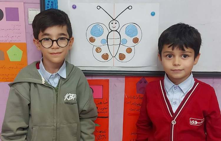 ریاضی : آموزش تقارن با انجام دستورزی پروانه ی متقارن 1