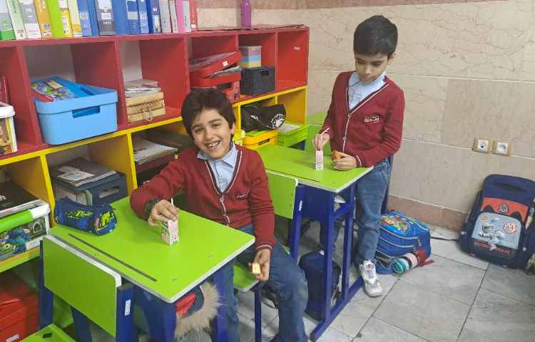 ریاضی آموزش تقسیم به صورت دست ورزی عینی 1