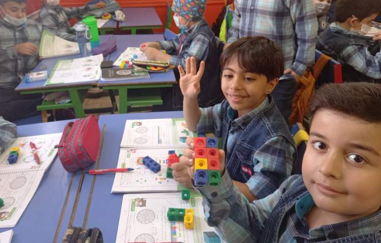 :ریاضی، آموزش تکمیلی مکعب همراه با دست ورزی چینه و کاغذ رنگی،کلاس مریخ 5